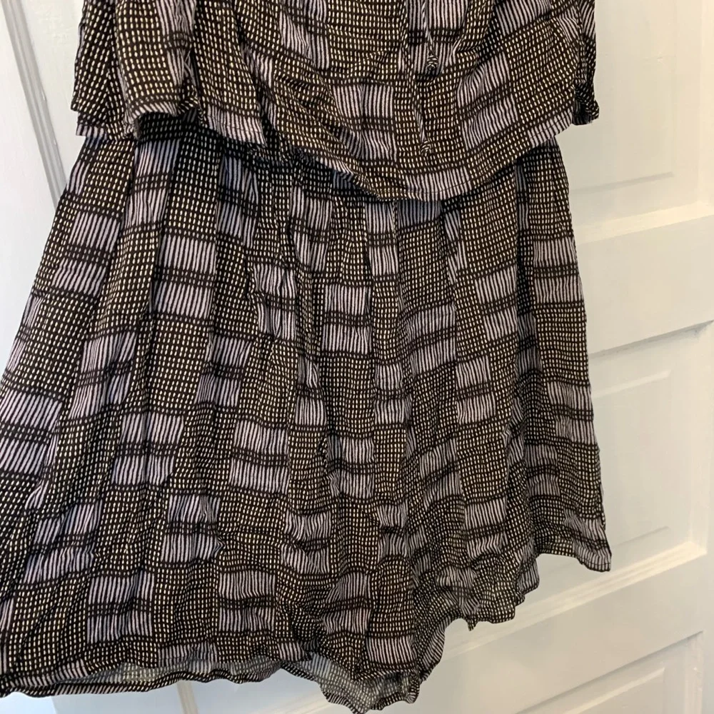 Lush Off The Shoulder Tie Front Romper Medium - Picture 11 of 13